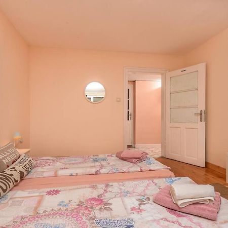 Spacious And Cozy 3 Bedroom Apartment In Downtown Sofia Esterno foto