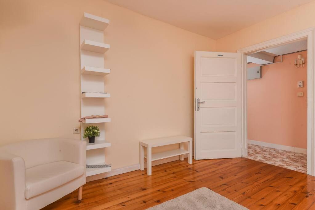 Spacious And Cozy 3 Bedroom Apartment In Downtown Sofia Esterno foto